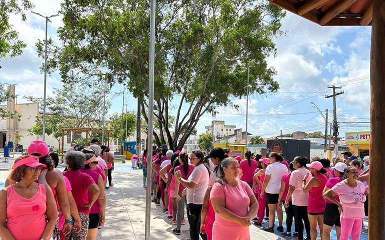 Núcleos de Atividades Físicas promovem aulão em alusão ao Outubro Rosa