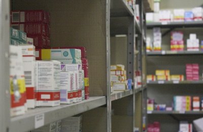 Desabastecimento de remédios afeta mais de 3,3 mil Municípios, indica estudo da CNM