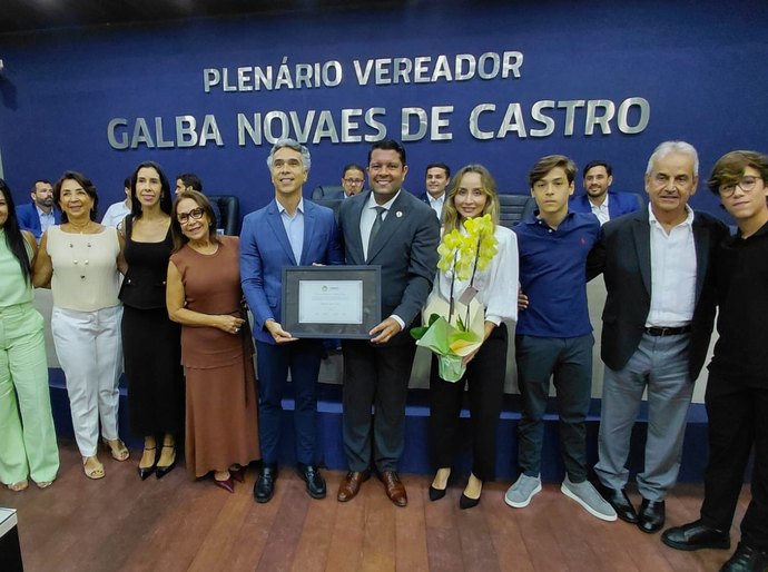 Vereador Allan Pierre entrega Comenda Aurélio Viana ao deputado federal Rafael Brito pelo trabalho dedicado à Maceió