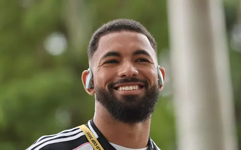 Douglas Luiz deve se reapresentar na Juventus na próxima semana