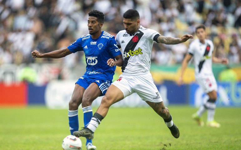 Vasco bate Cruzeiro, quebra invencibilidade do rival e consolida vaga no G-4