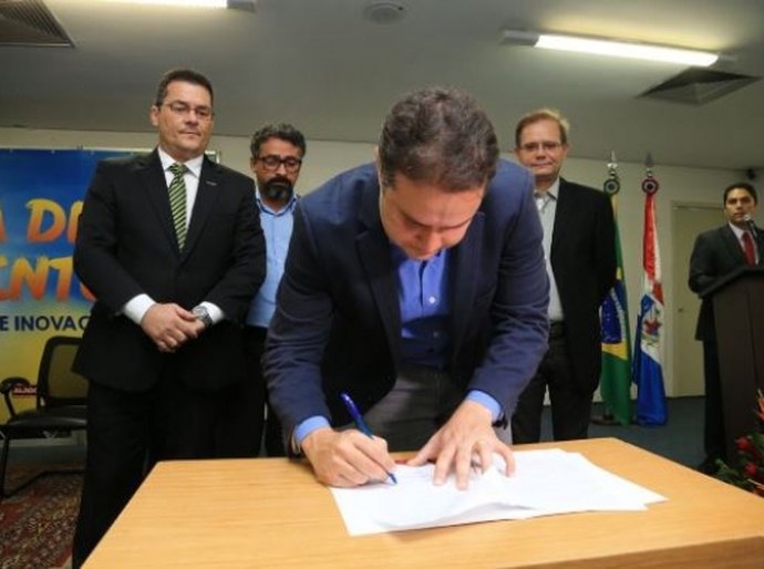 Renan Filho libera R$ 4,3 milhões para promover conhecimento científico