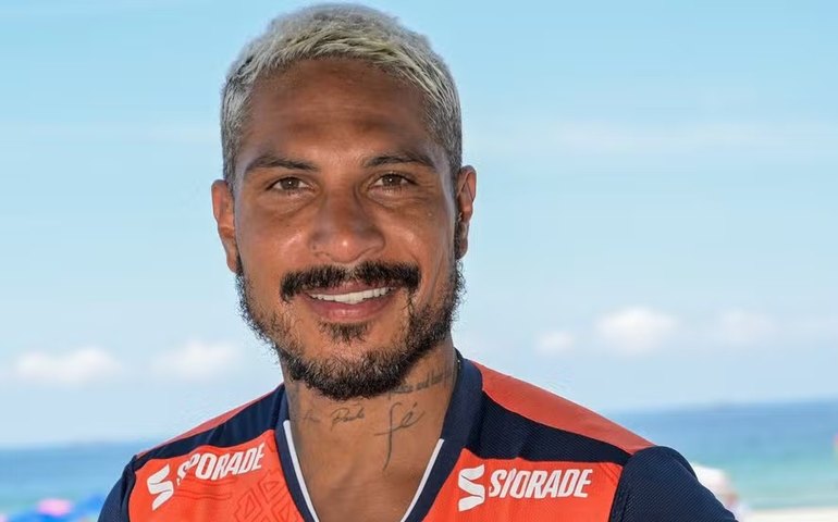 Polícia peruana prende responsáveis por tentativa de extorsão a mãe de Paolo Guerrero