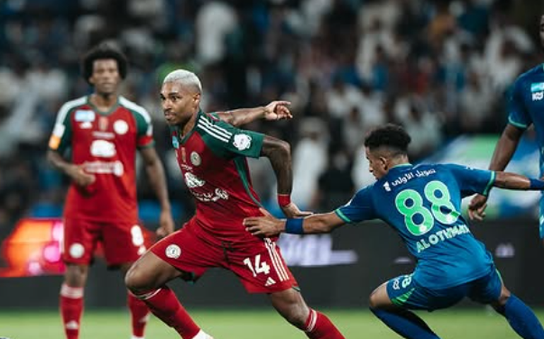Vitinho brilha e Internacional vence o Caxias pela ida da semifinal do Gauchão