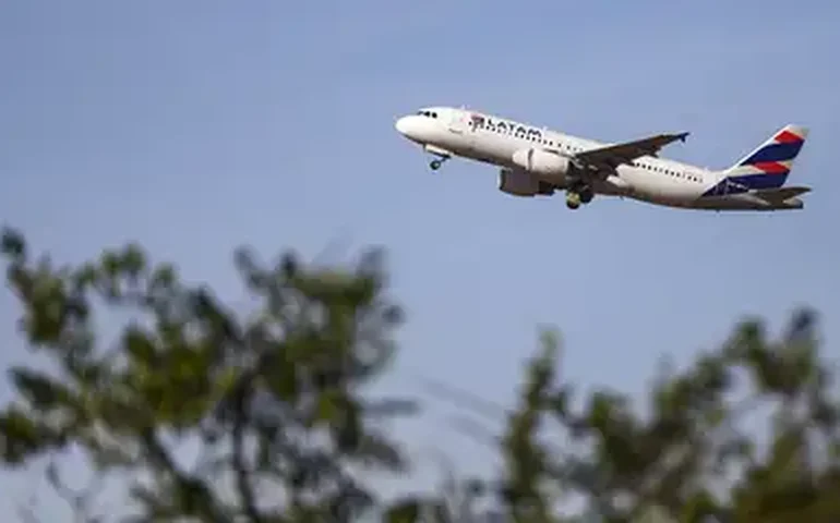 Registro de voo é recuperado após falha 'técnica' em avião da Latam