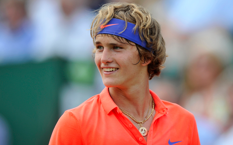 Sensação da temporada, Alcaraz perde de Zverev e cai nas quartas em Roland Garros
