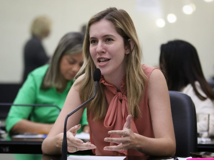 Deputada Cibele Moura cobra aplicação de lei por parte dos planos de saúde