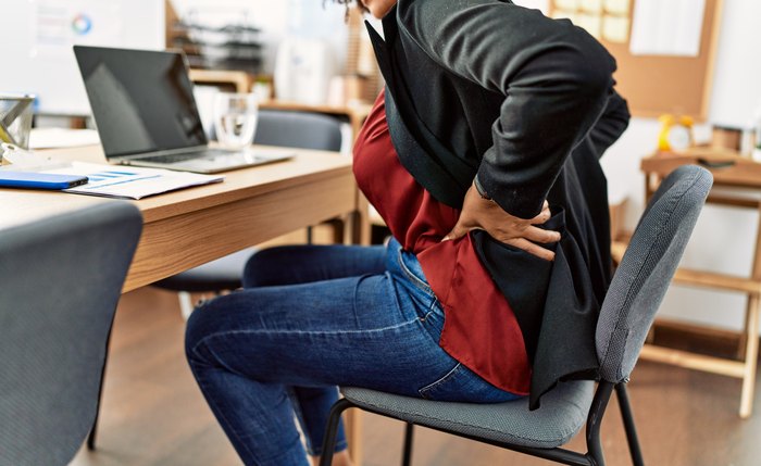 Dor nas costas que não passa: quando o trabalhador demora para tratar e paga um preço alto depois