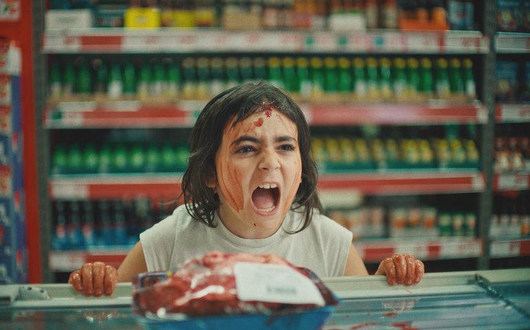 Filme sueco sobre três irmãs que vivem sem a mãe, “Paraíso em Chamas” estreia esta semana nos cinemas pela Pandora Filmes