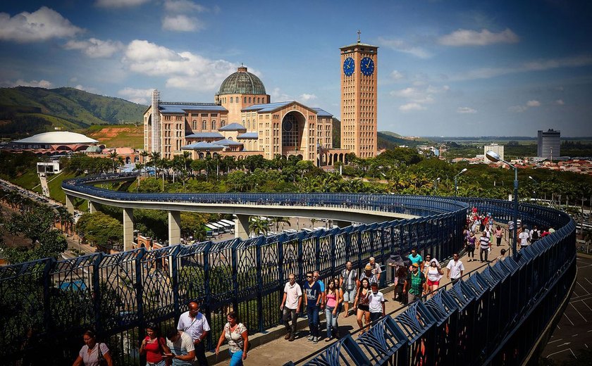 Cerca de 250 mil pessoas devem passar por Aparecida no feriado