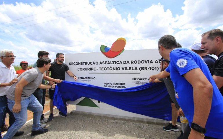 Paulo Dantas participa de inauguração e entrega de equipamentos em Teotônio Vilela