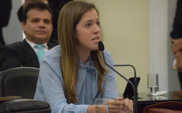 Deputada Cibele Moura apresenta indicação para que estradas de Japaratinga e Maragogi sejam sinalizadas