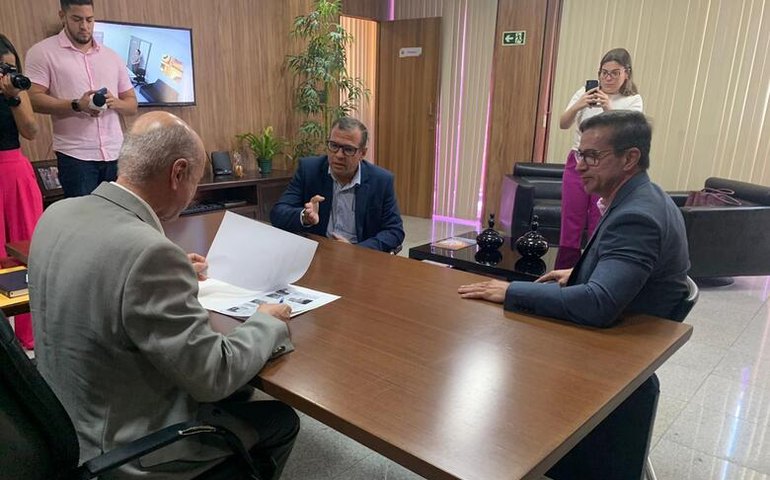 Diretor do Itec apresenta projeto de licitação de Infovia ao presidente do Tribunal de Contas de Alagoas