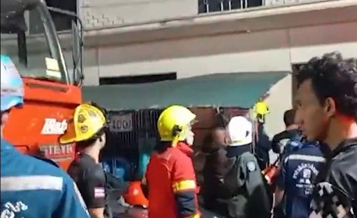 Um vídeo divulgado no X mostra o resgate de turistas durante o incêndio em um hotel em Bangkok