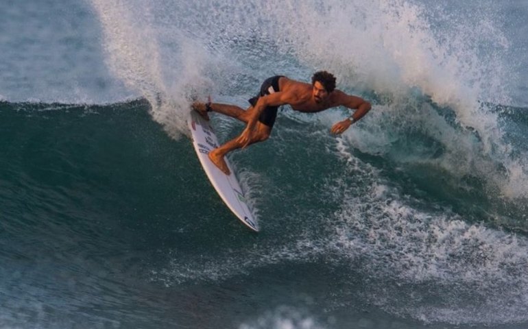 Yago Dora fatura etapa do Rio do Circuito Mundial e mantém troféu no Brasil