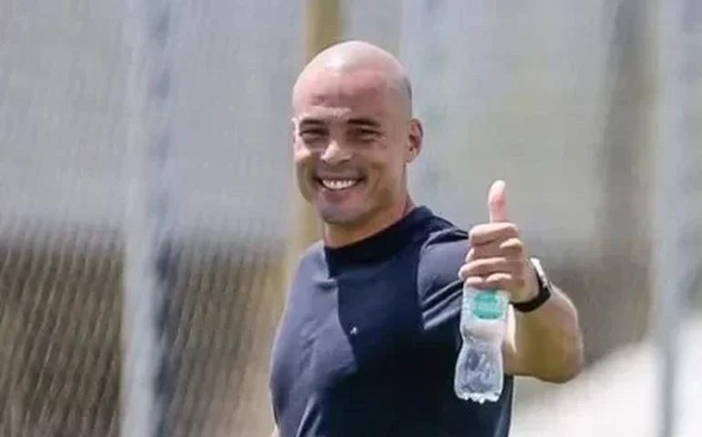 Corinthians anuncia ex-goleiro Júlio César como novo gerente de futebol