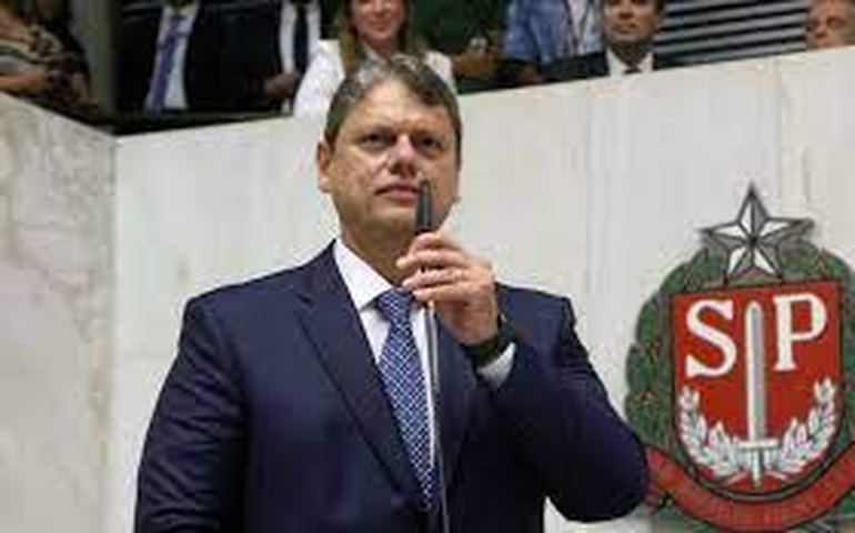 Você fica imaginando o que aquelas pessoas passaram antes da queda, diz o governador de SP