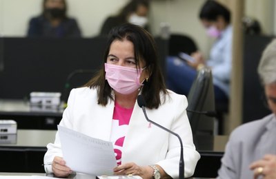 Fátima Canuto comemora sanção da lei que institui a Política de Atenção Integral à Saúde da Mulher