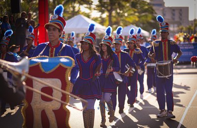 Estudantes esbanjam talento e criatividade no desfile de emancipação de Alagoas