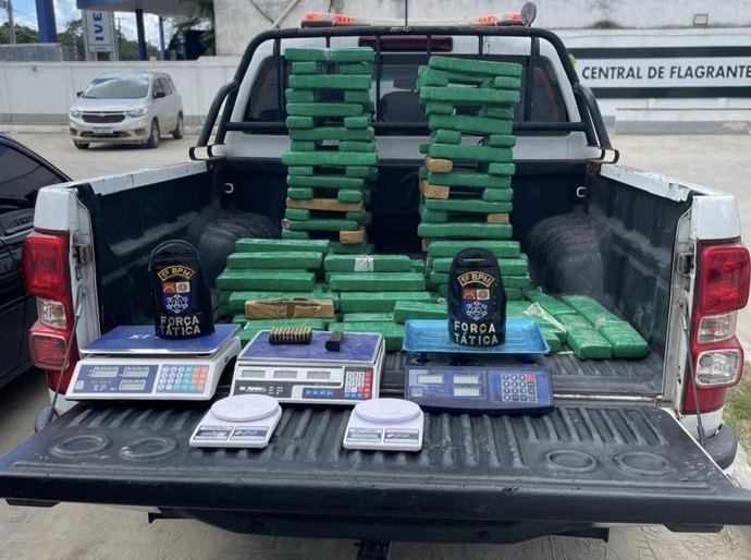 PM de Alagoas apreende 130kg de drogas e quatro armas durante operação nacional de combate ao crime