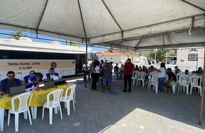 Em parceria com a Defensoria Pública, ônibus itinerante do TRE atende 163 pessoas quilombolas em Pariconha