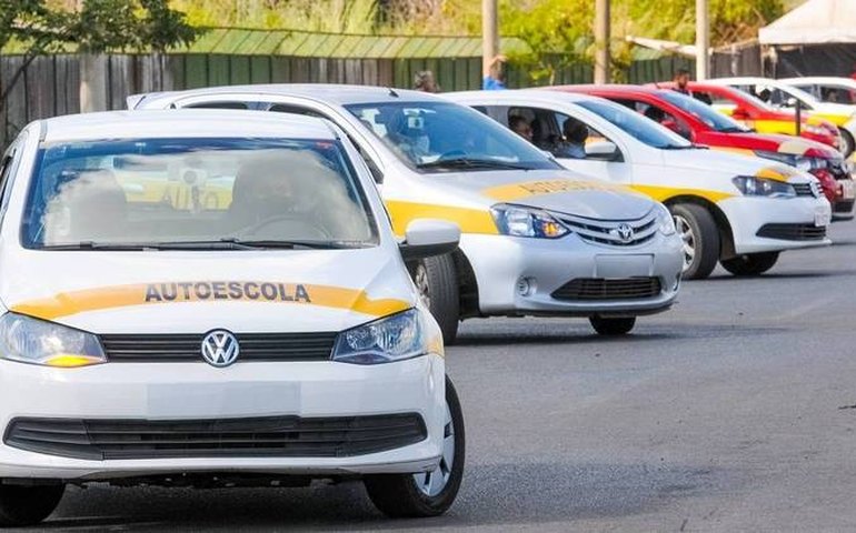 Procon Arapiraca divulga preços de autoescolas para alunos que desejam tirar habilitação