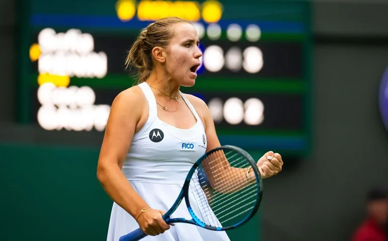 Collins derruba Rybakina na final de Miami e fatura maior título da carreira