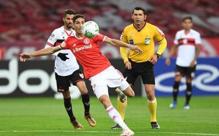 Coudet prevê dificuldades no Inter: ‘Quando se junta três torneios, será duro’