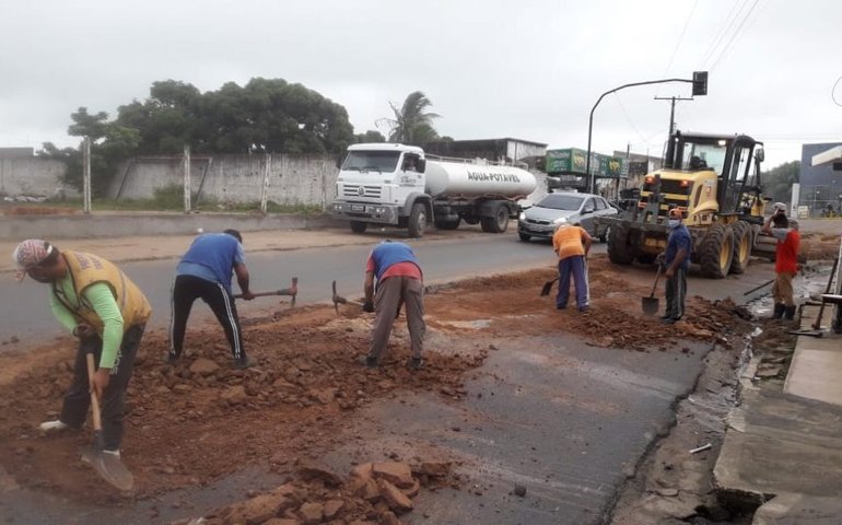 Prefeitura trabalha na recuperação asfáltica de trecho da curva da “barriguda”