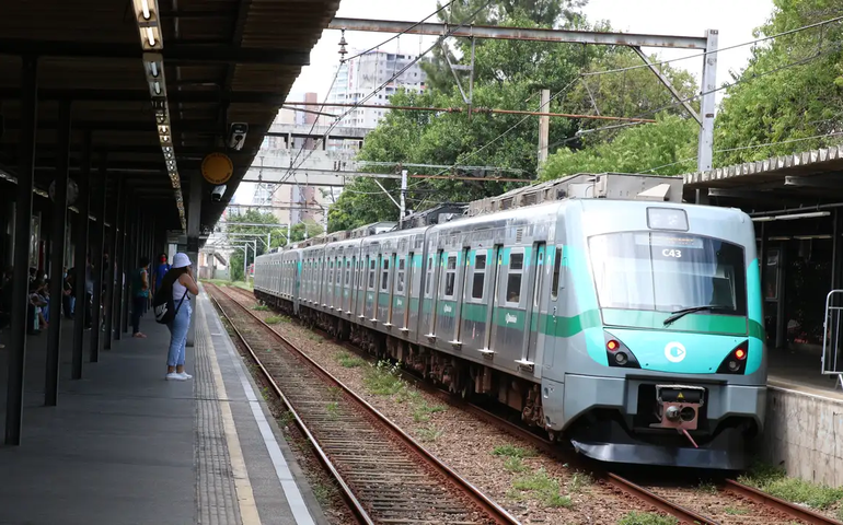 Tarcísio reajusta tarifa de metrô e trens de R$ 5 para R$ 5,20 a partir de 6 de janeiro