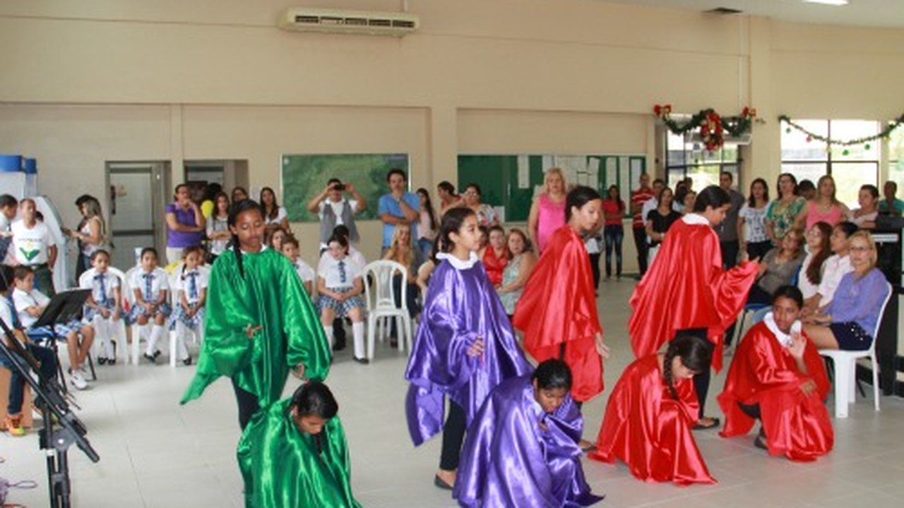 Coral da Escola Benildo Barbosa se apresenta na Prefeitura de Arapiraca