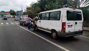 Motociclista fica ferido após colidir com carro na Zona Sul de Aracaju / Foto: Foto: SMTT/Divulgação