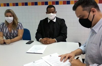 Semas assina convênio para ampliar atendimento à população de rua na capital
