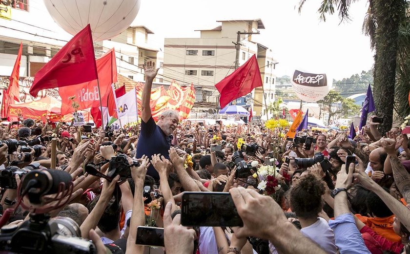 Militantes começam a chegar ao aeroporto de Congonhas