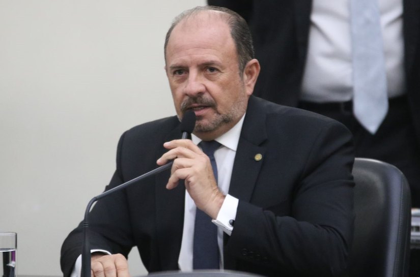 Projeto de lei da ALE cria programa de diagnóstico precoce e tratamento do retinoblastoma