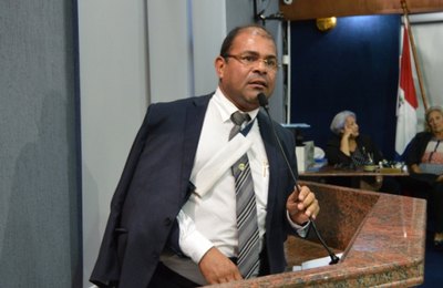 Projeto de lei que regulamenta transporte alternativo é lido em Plenário