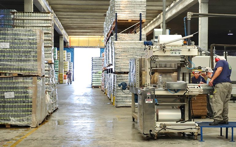 Volume de serviços prestados sobe 0,9% em maio ante abril, afirma IBGE