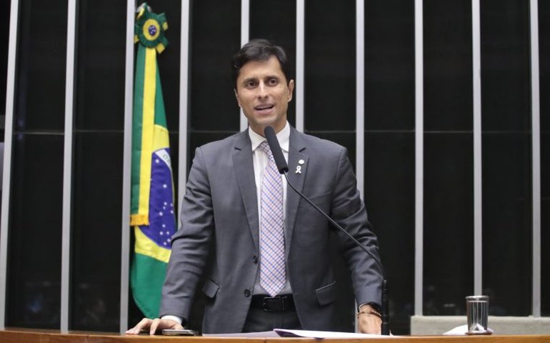 Deputado reclama que INSS descumpre lei sobre recadastramento de beneficiários com deficiências; ouça a entrevista