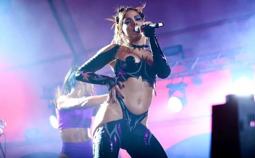 Folião processa Anitta por abandono de palco