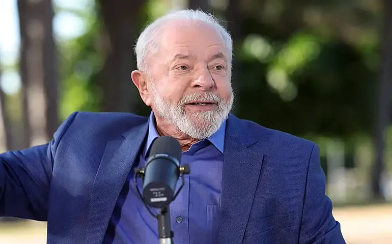 Lula acata sugestões do Ibama e veta trechos na Lei dos Agrotóxicos
