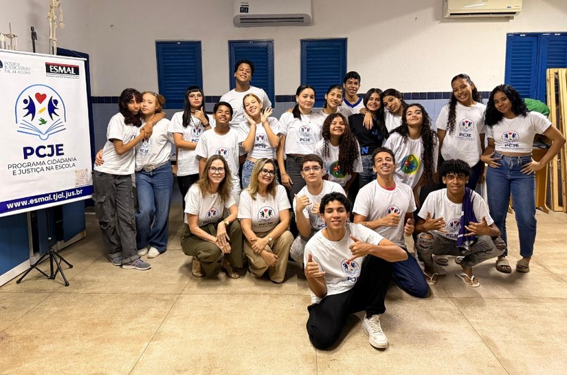 Programa Cidadania e Justiça na Escola aproxima estudantes do teatro