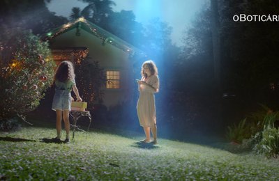 O Boticário aborda o fenômeno da intimidade artificial e incentiva a conexão genuína nas relações humanas em sua campanha de Natal