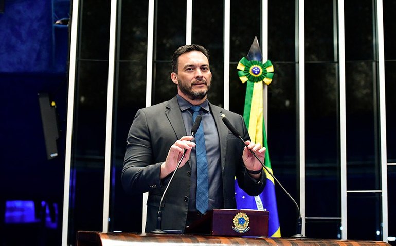 Styvenson destaca PL que tipifica atos do crime organizado como terrorismo