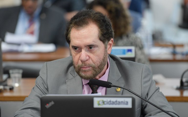 Plínio Valério pede votação de proposta que limita mandato de ministros do STF