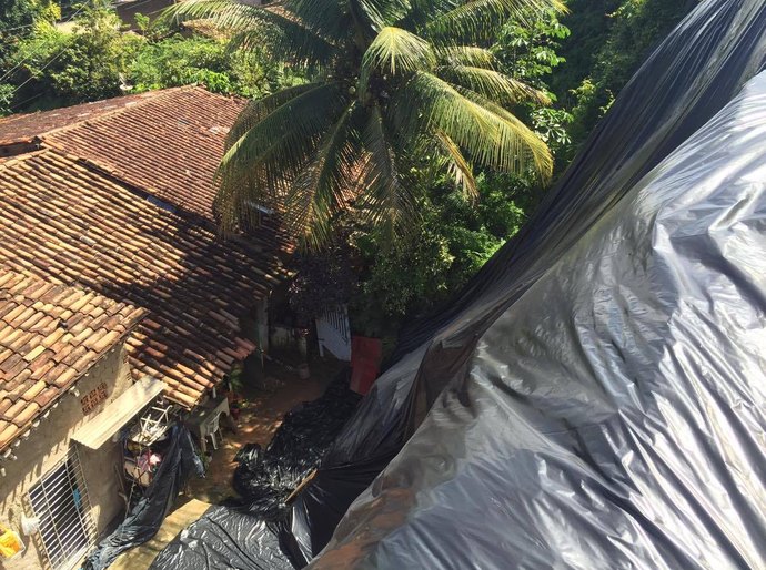 Prefeitura de Maceió instala lonas de proteção em barreiras