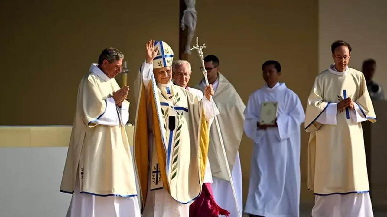 Papa pede 'expansão da fé' a franceses durante missa na Place de la Concorde