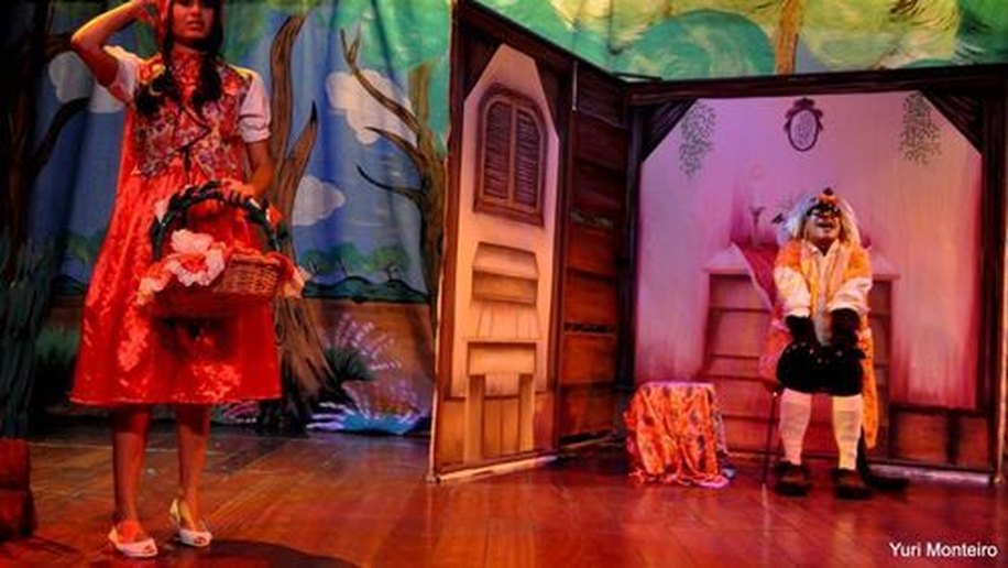 Adaptação de 'Chapeuzinho Vermelho' encanta a criançada nesta quarta