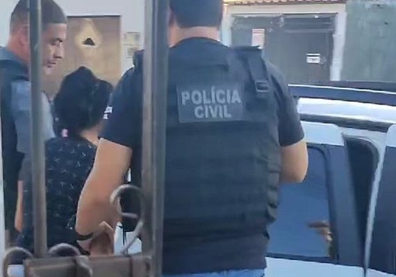 Mulher que matou cuidadora da mãe a facadas é presa