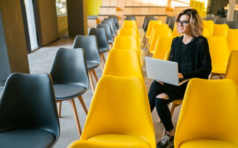 Capes oferta 300 mil vagas de cursos online para professores