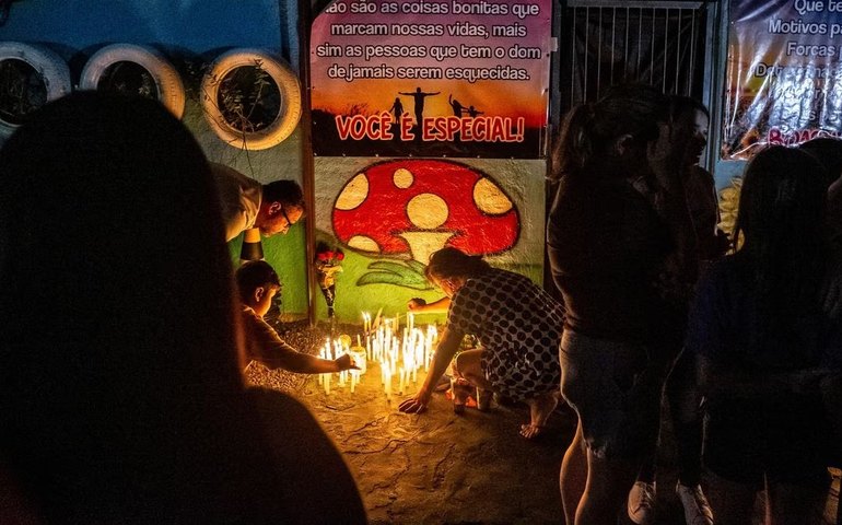 Crianças assassinadas em ataque a creche são veladas em clima de desolação em Blumenau